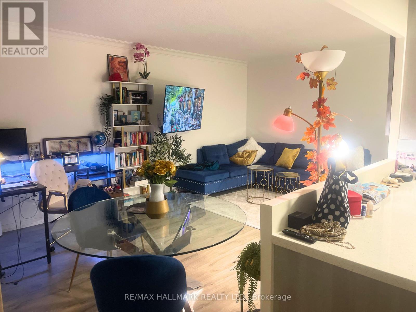 Photo 3 of 408 660 Eglinton Avenue W, Toronto ON