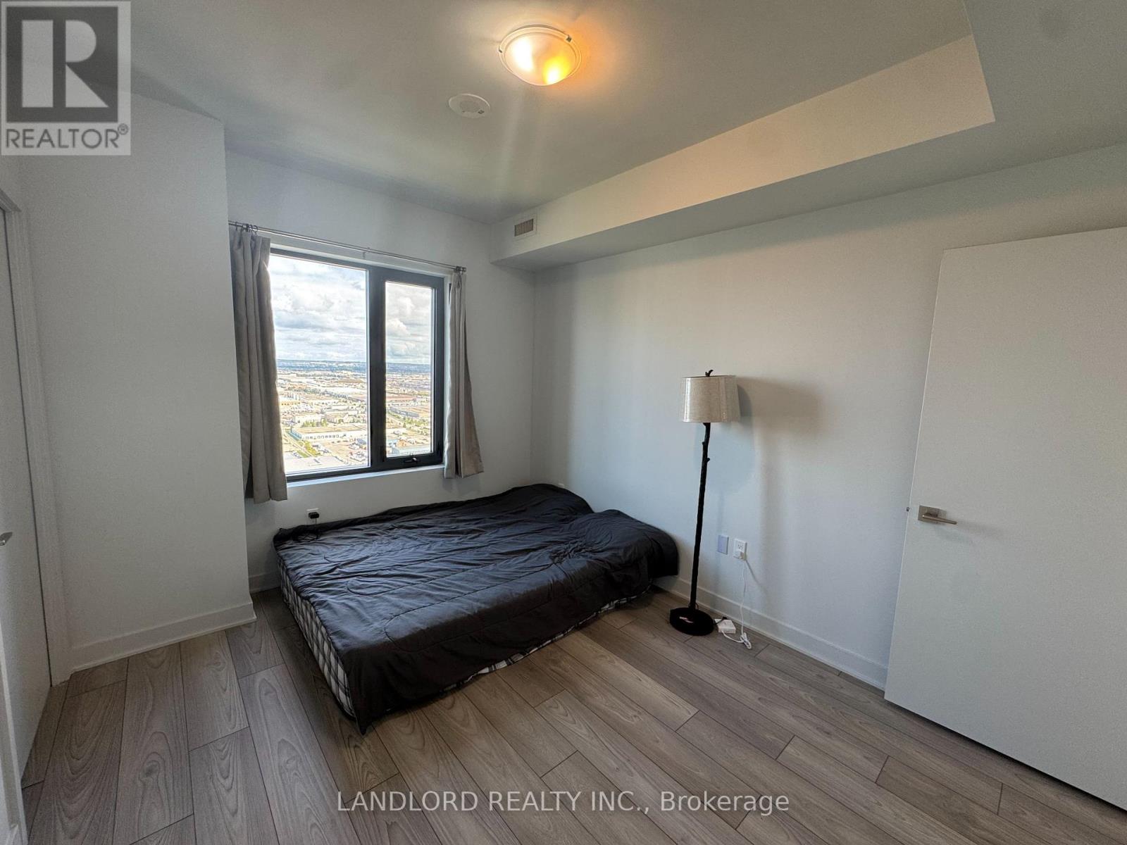 Photo 10 of 3810 2920 Highway 7, Vaughan ON
