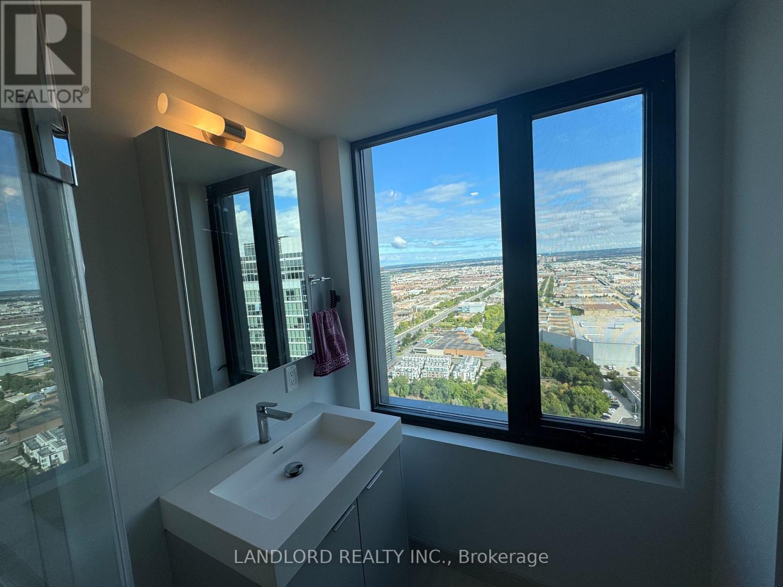 Photo 13 of 3810 2920 Highway 7, Vaughan ON