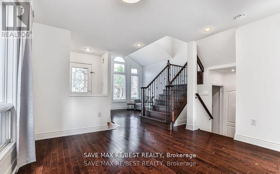 Photo 10 of 5141 Oakley Drive, Burlington ON