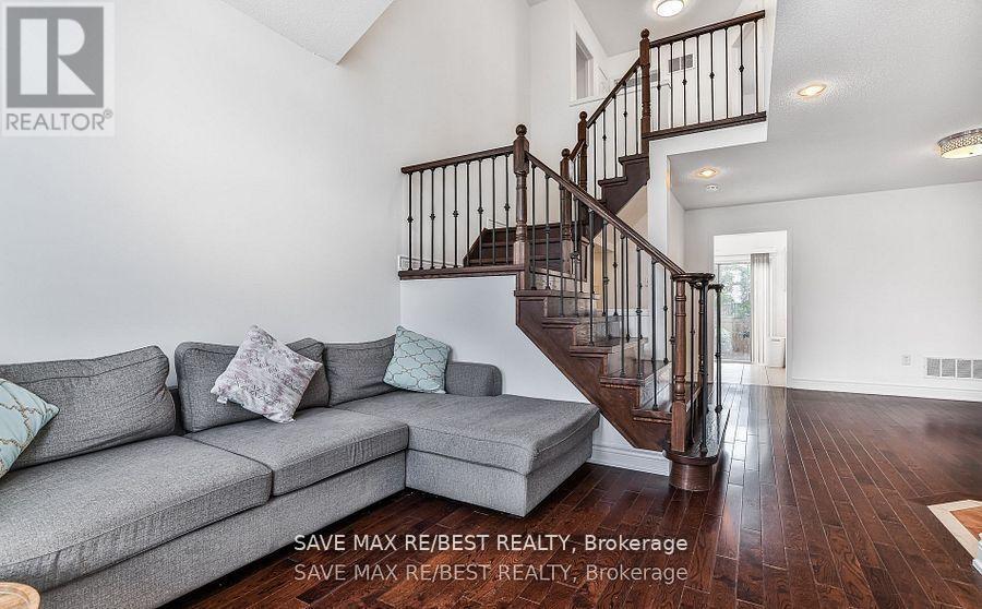Photo 11 of 5141 Oakley Drive, Burlington ON