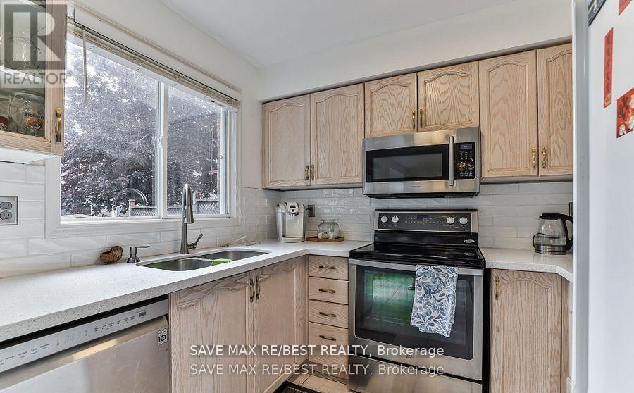 Photo 6 of 5141 Oakley Drive, Burlington ON