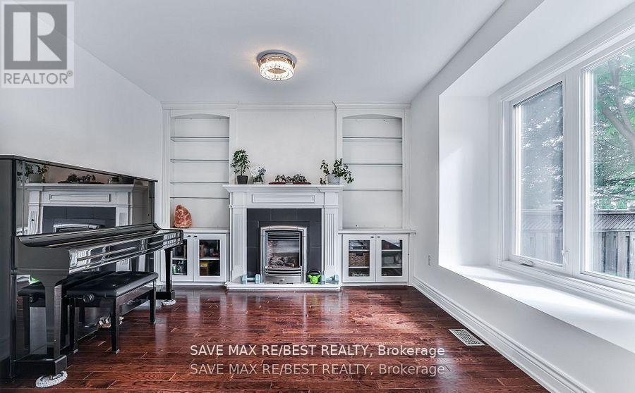 Photo 8 of 5141 Oakley Drive, Burlington ON