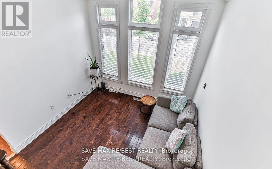 Photo 9 of 5141 Oakley Drive, Burlington ON