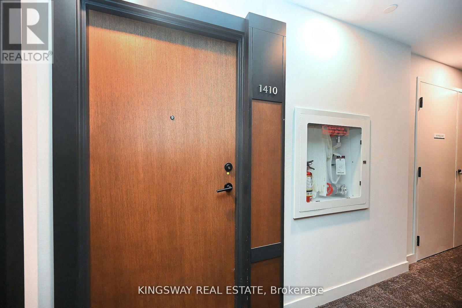 Photo 4 of 1410 4065 Confederation Parkway, Mississauga ON