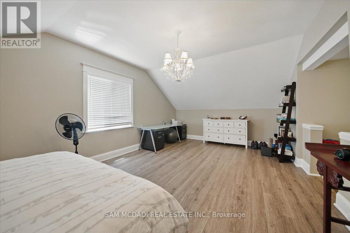 Photo 34 of 81 Chisholm Street, Oakville ON