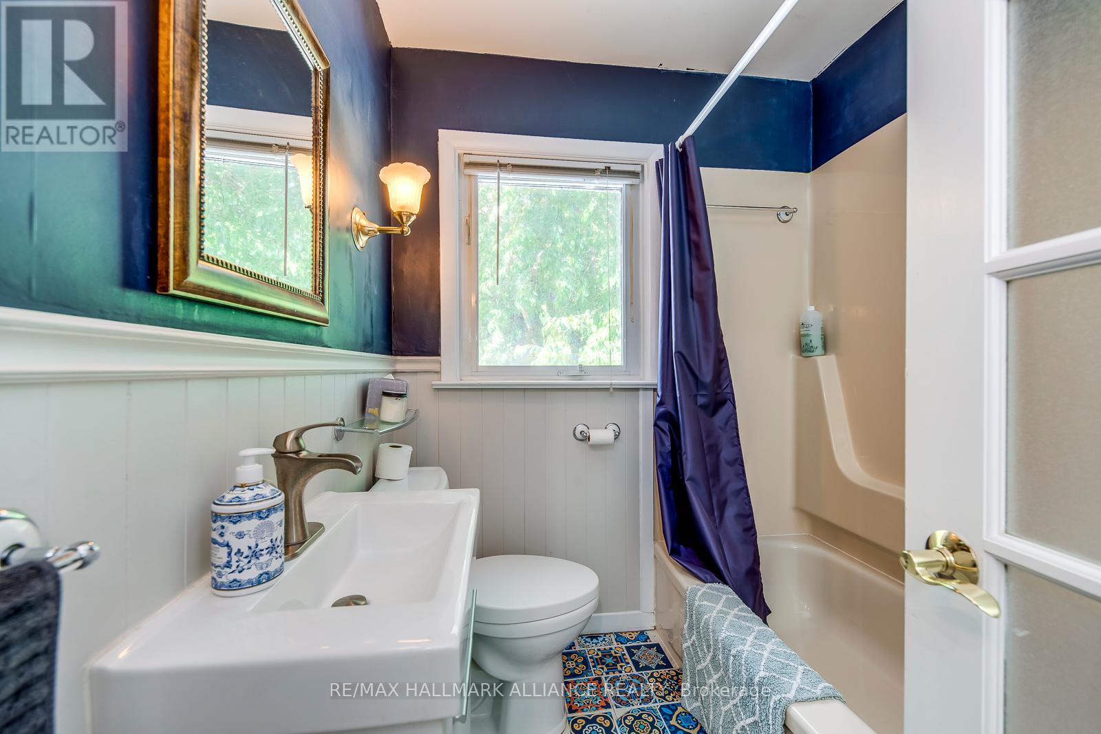 Photo 17 of 463 Drummond Road, Oakville ON
