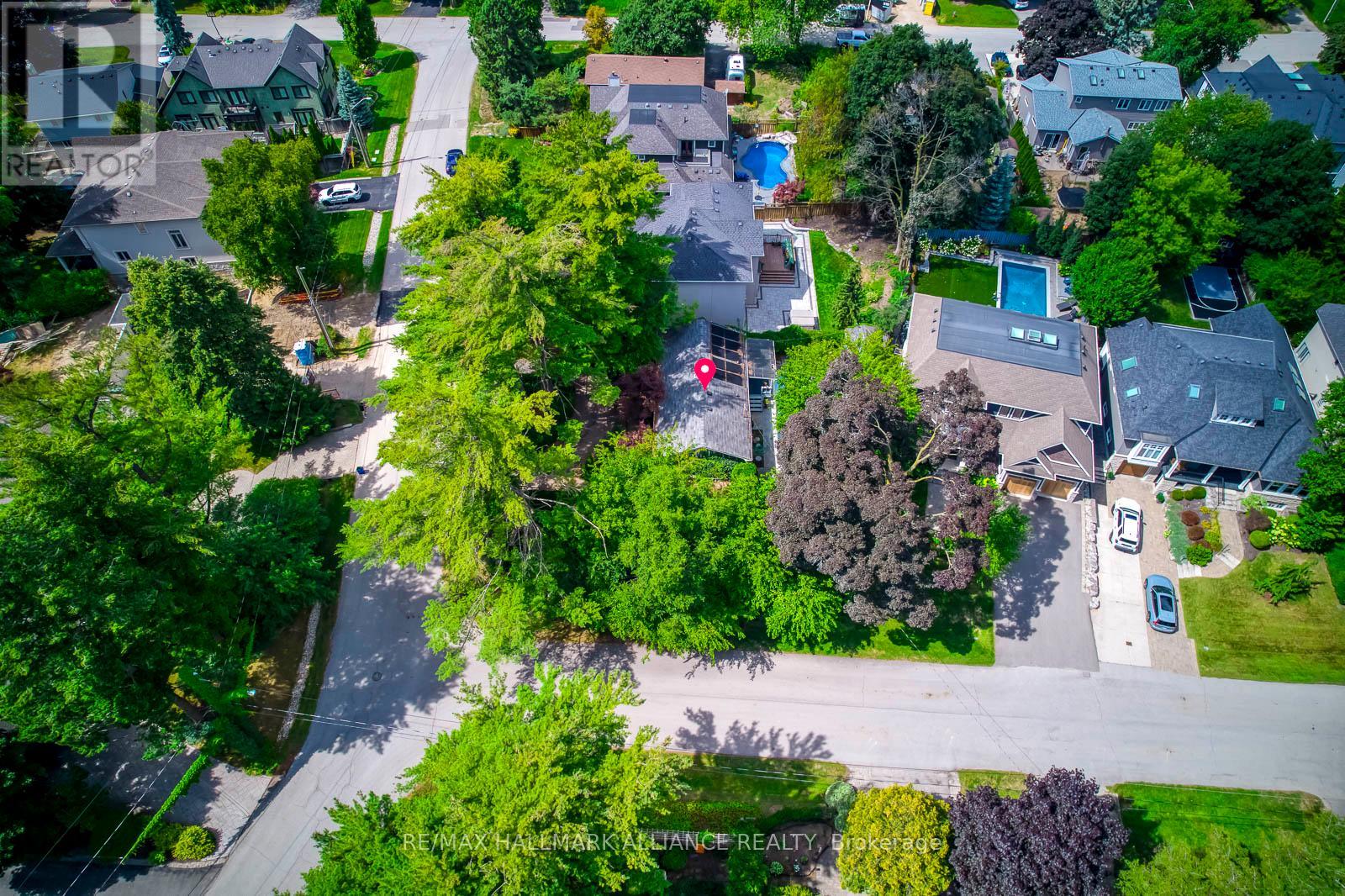 Photo 2 of 463 Drummond Road, Oakville ON