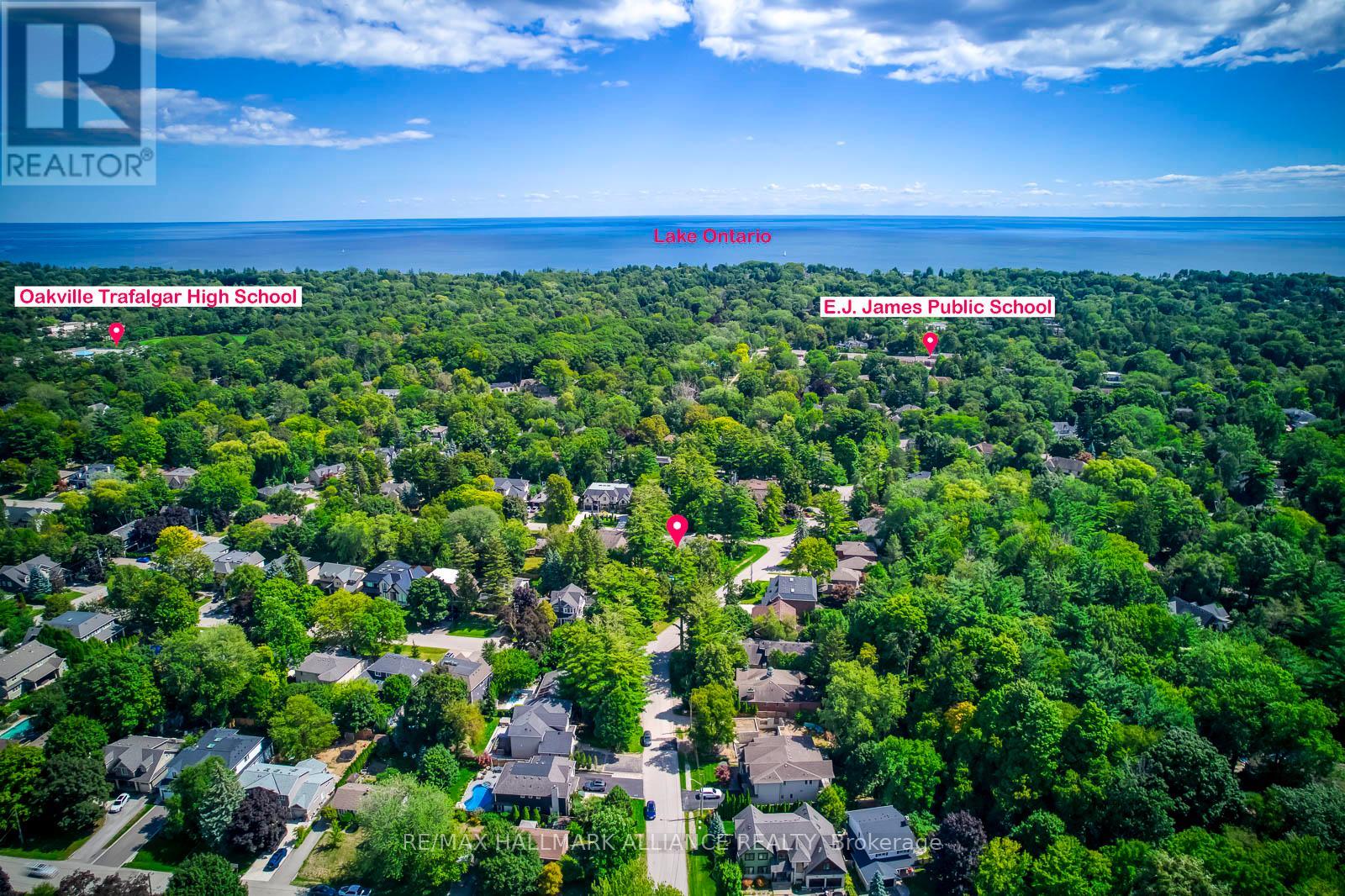 Photo 3 of 463 Drummond Road, Oakville ON