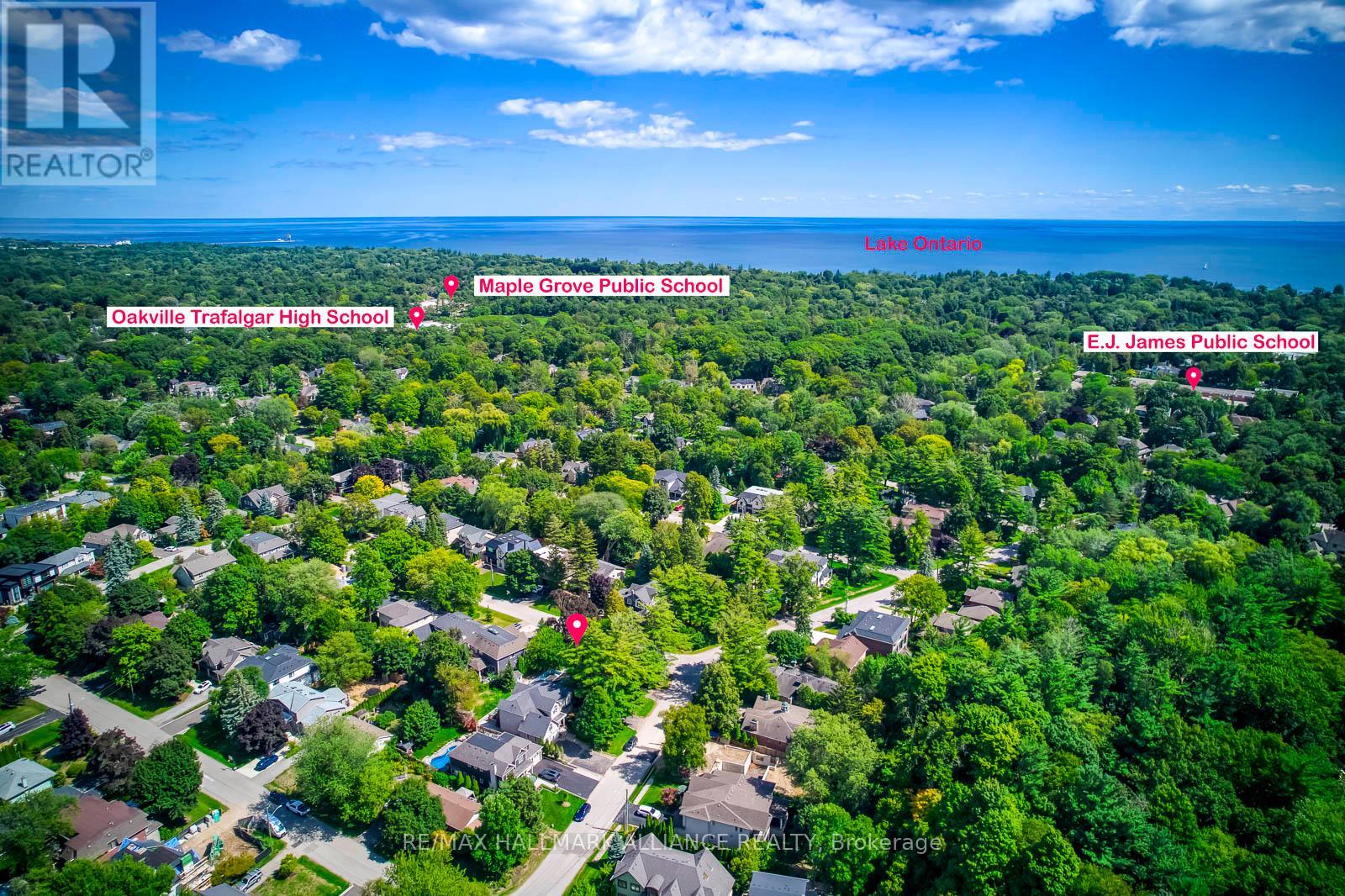 Photo 4 of 463 Drummond Road, Oakville ON