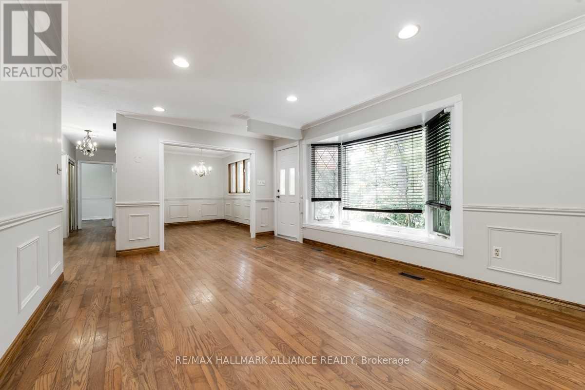 Photo 9 of 463 Drummond Road, Oakville ON