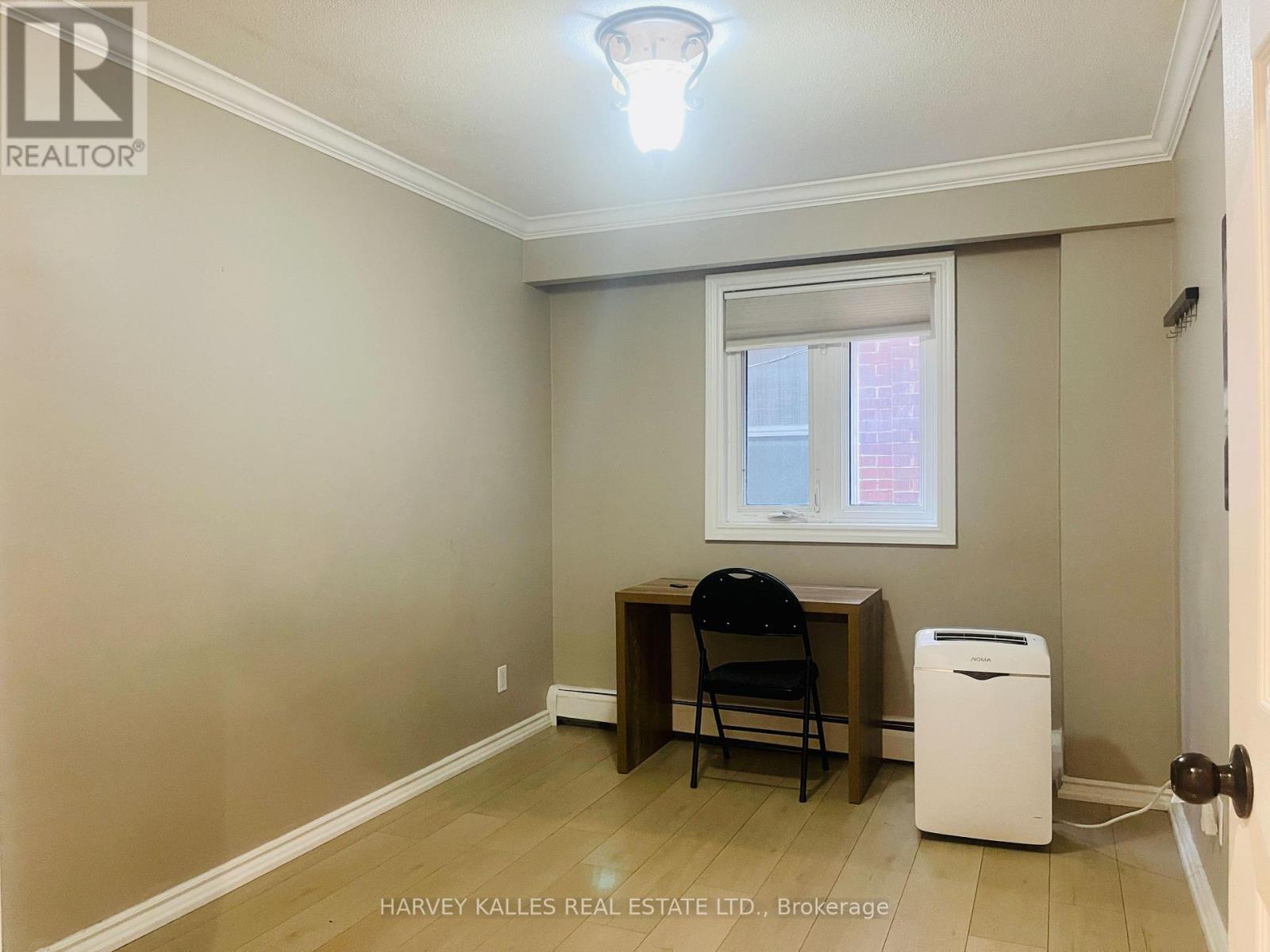 Photo 11 of Main 1538 Davenport Road, Toronto ON