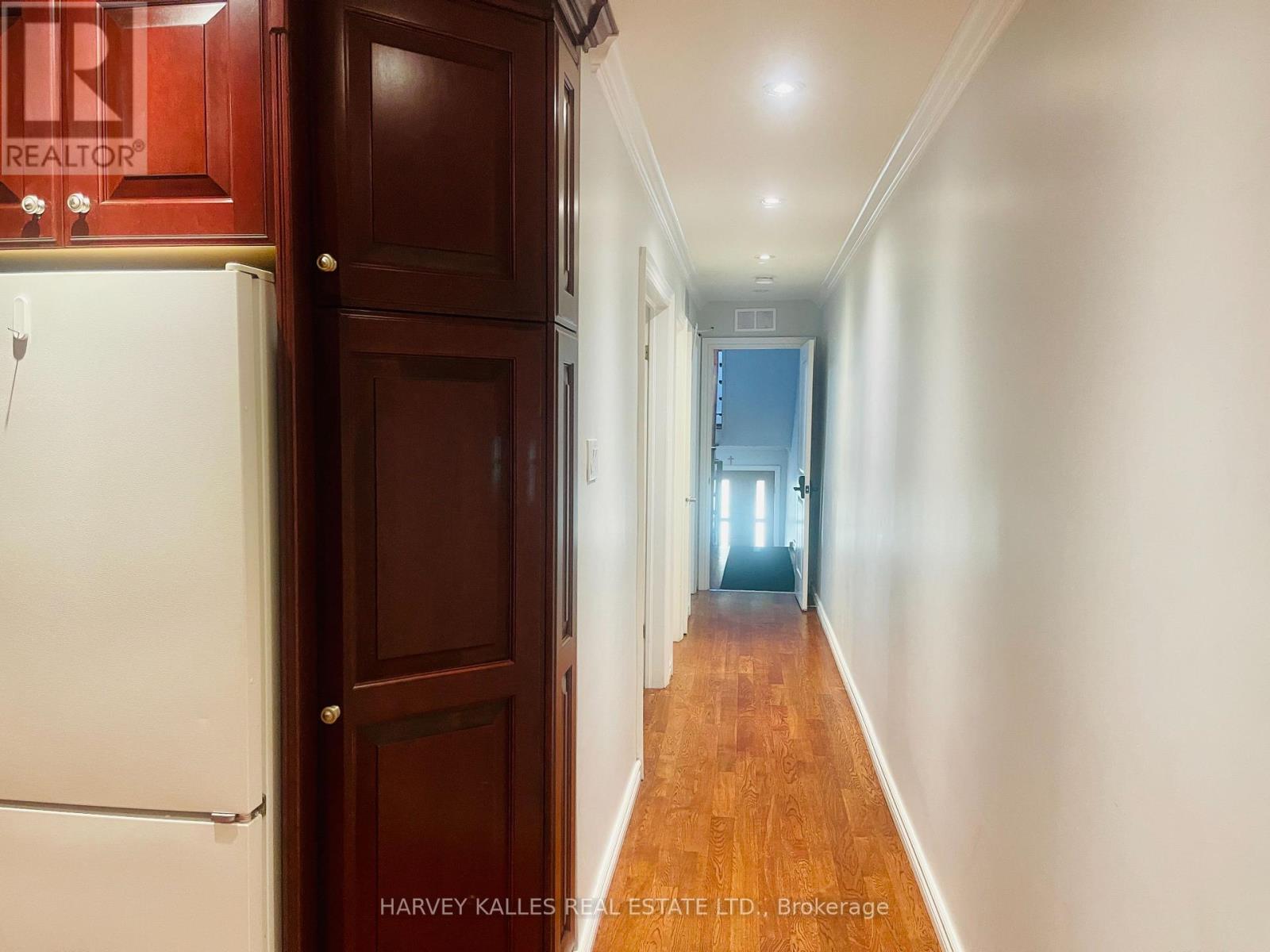 Photo 5 of Main 1538 Davenport Road, Toronto ON