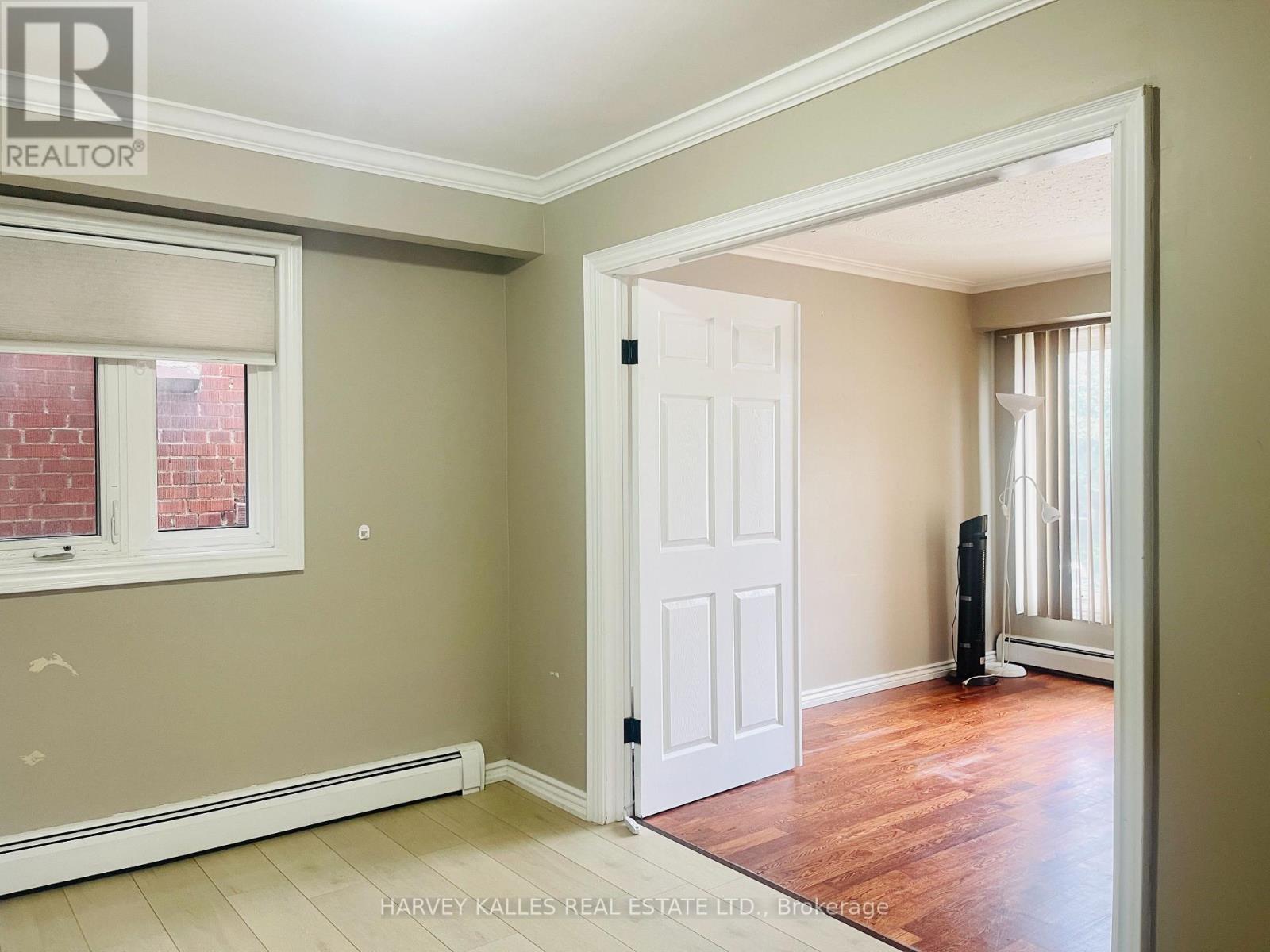 Photo 6 of Main 1538 Davenport Road, Toronto ON