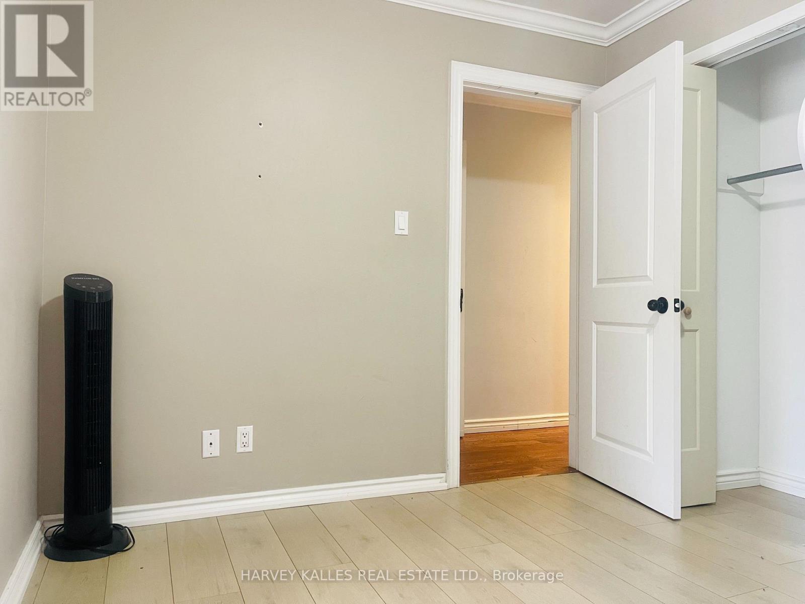 Photo 8 of Main 1538 Davenport Road, Toronto ON