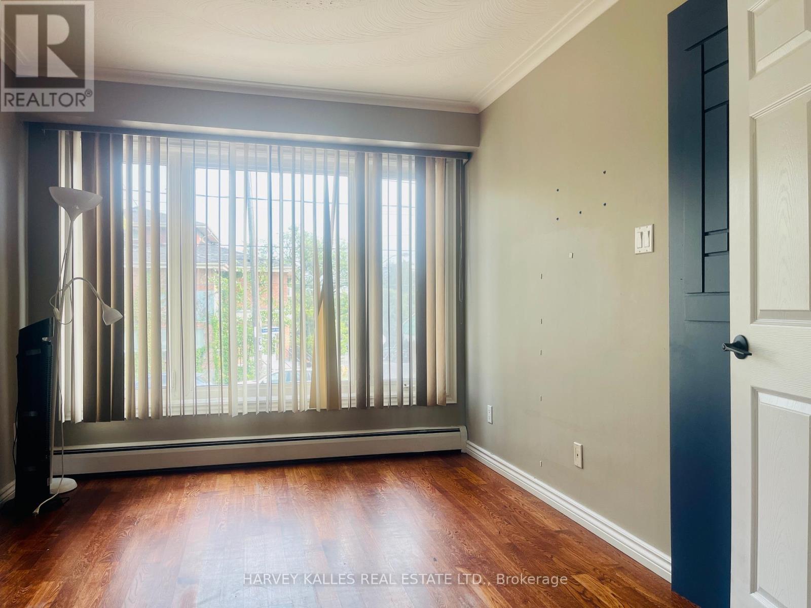 Photo 9 of Main 1538 Davenport Road, Toronto ON