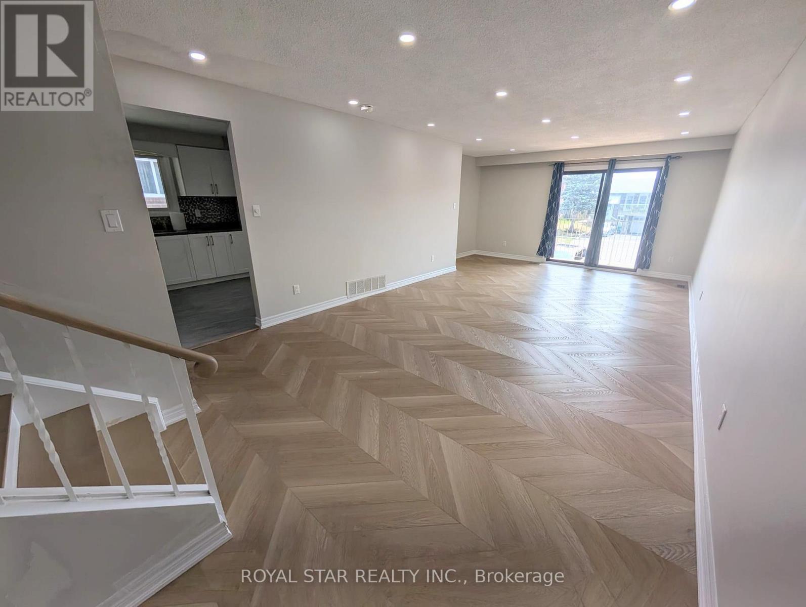 Photo 11 of 4051 Dunmow Crescent, Mississauga ON