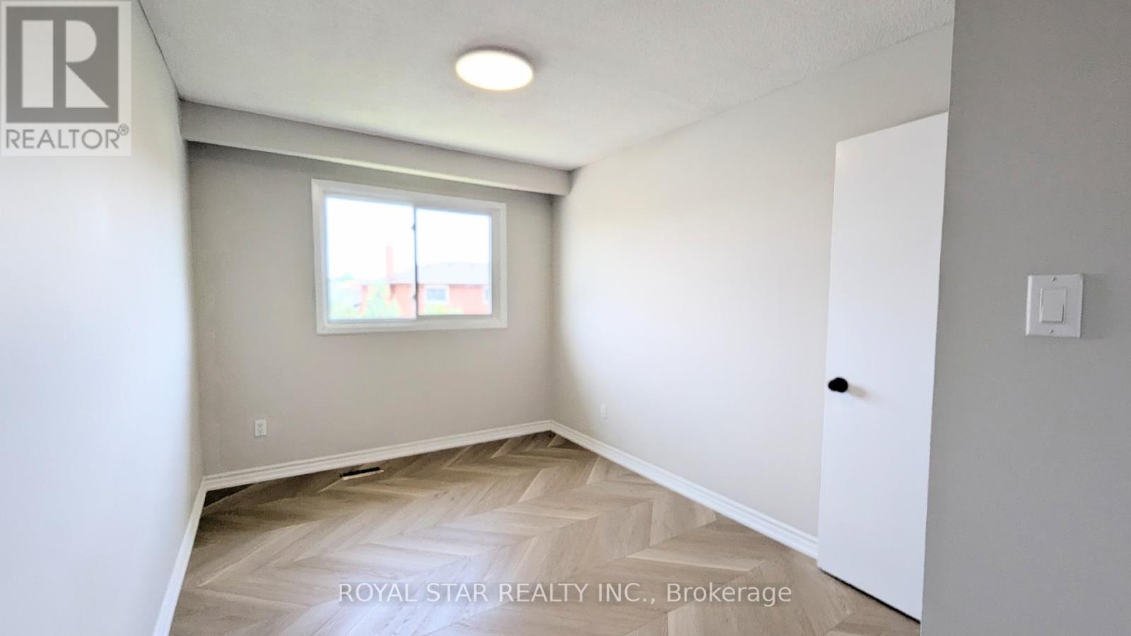 Photo 12 of 4051 Dunmow Crescent, Mississauga ON