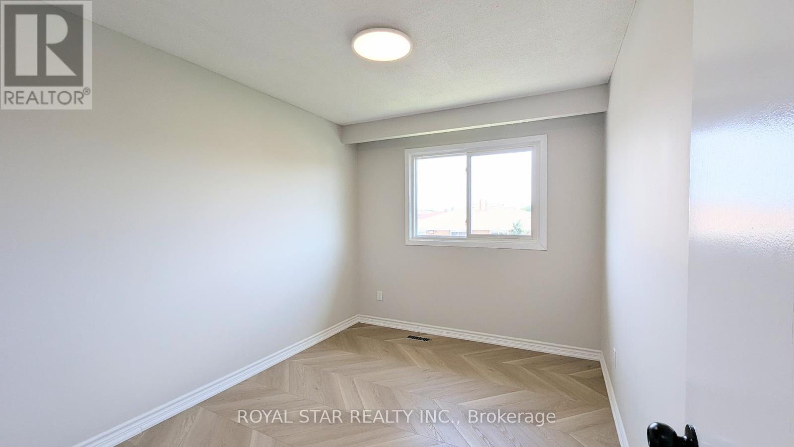 Photo 13 of 4051 Dunmow Crescent, Mississauga ON