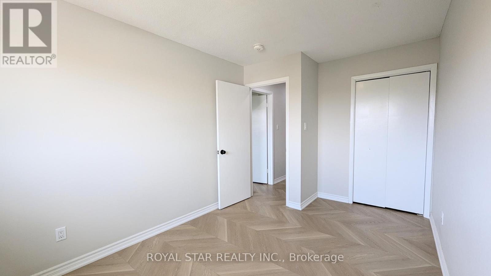 Photo 15 of 4051 Dunmow Crescent, Mississauga ON