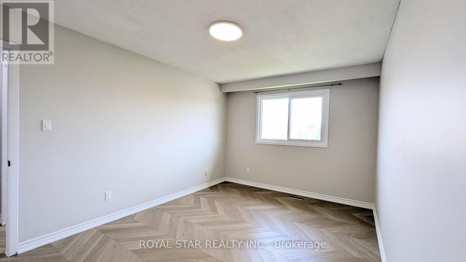Photo 17 of 4051 Dunmow Crescent, Mississauga ON