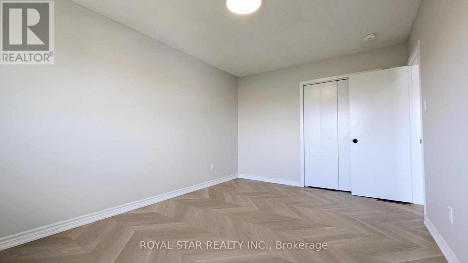 Photo 19 of 4051 Dunmow Crescent, Mississauga ON