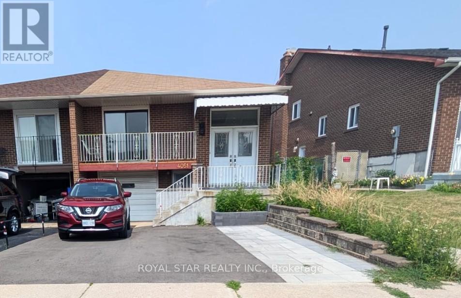 Photo 2 of 4051 Dunmow Crescent, Mississauga ON
