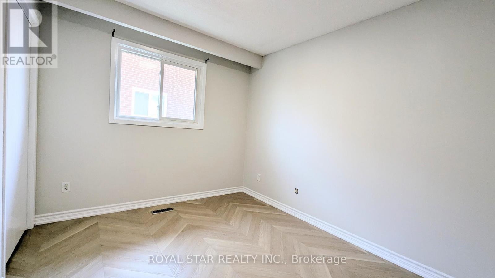 Photo 20 of 4051 Dunmow Crescent, Mississauga ON