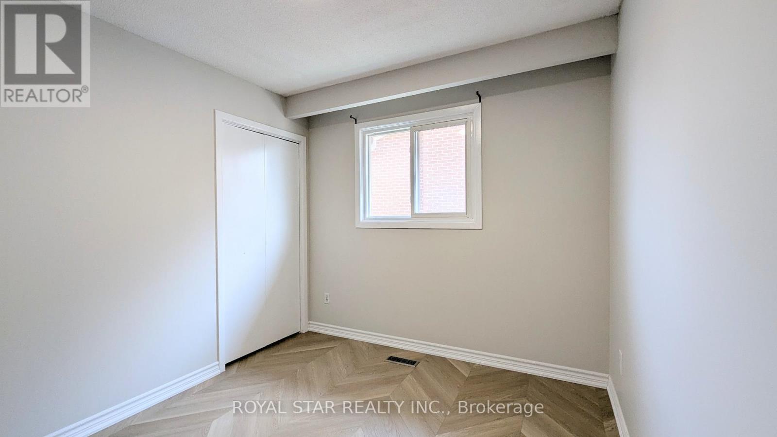 Photo 21 of 4051 Dunmow Crescent, Mississauga ON