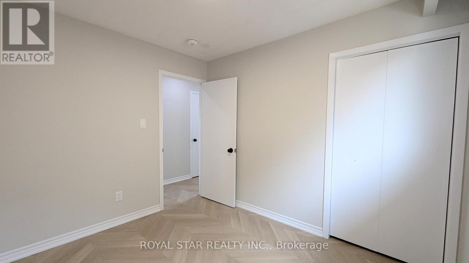 Photo 22 of 4051 Dunmow Crescent, Mississauga ON