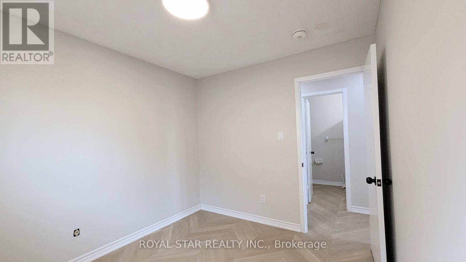 Photo 23 of 4051 Dunmow Crescent, Mississauga ON