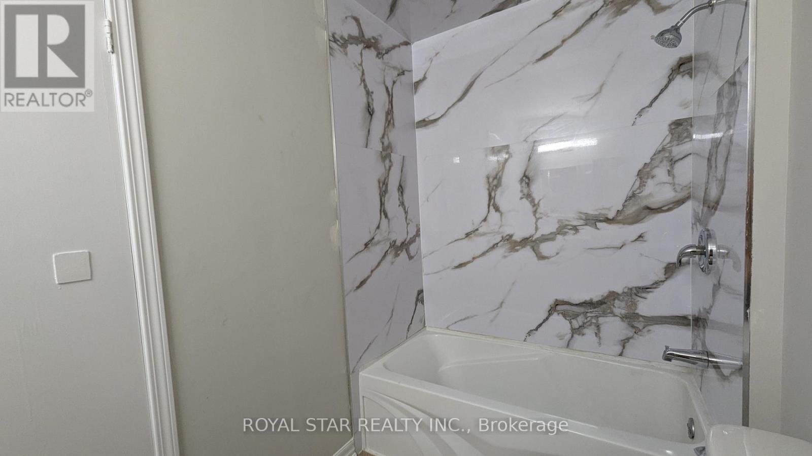 Photo 25 of 4051 Dunmow Crescent, Mississauga ON
