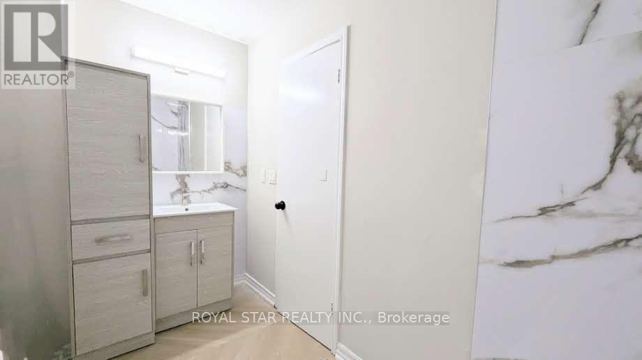Photo 26 of 4051 Dunmow Crescent, Mississauga ON