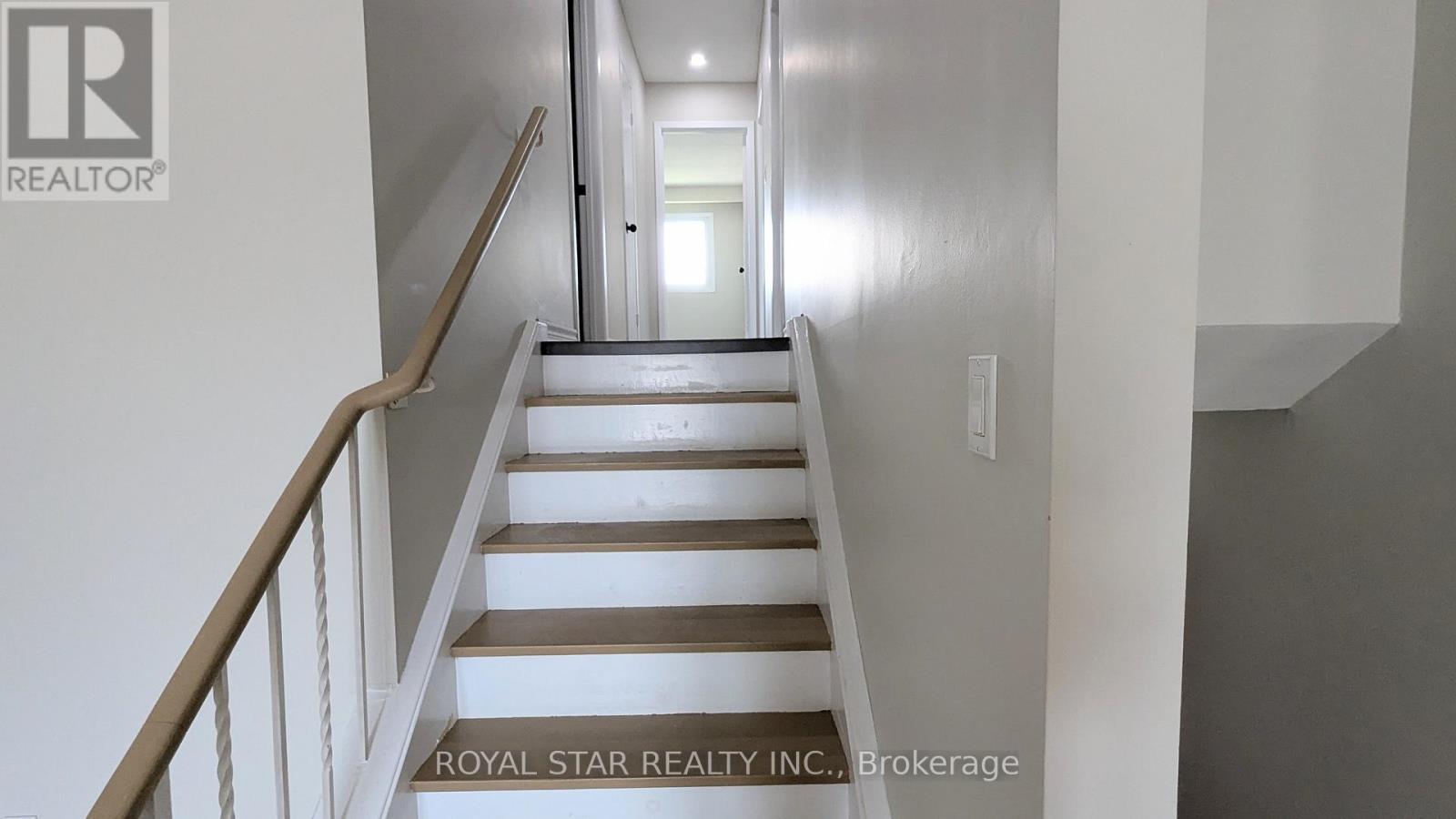Photo 28 of 4051 Dunmow Crescent, Mississauga ON
