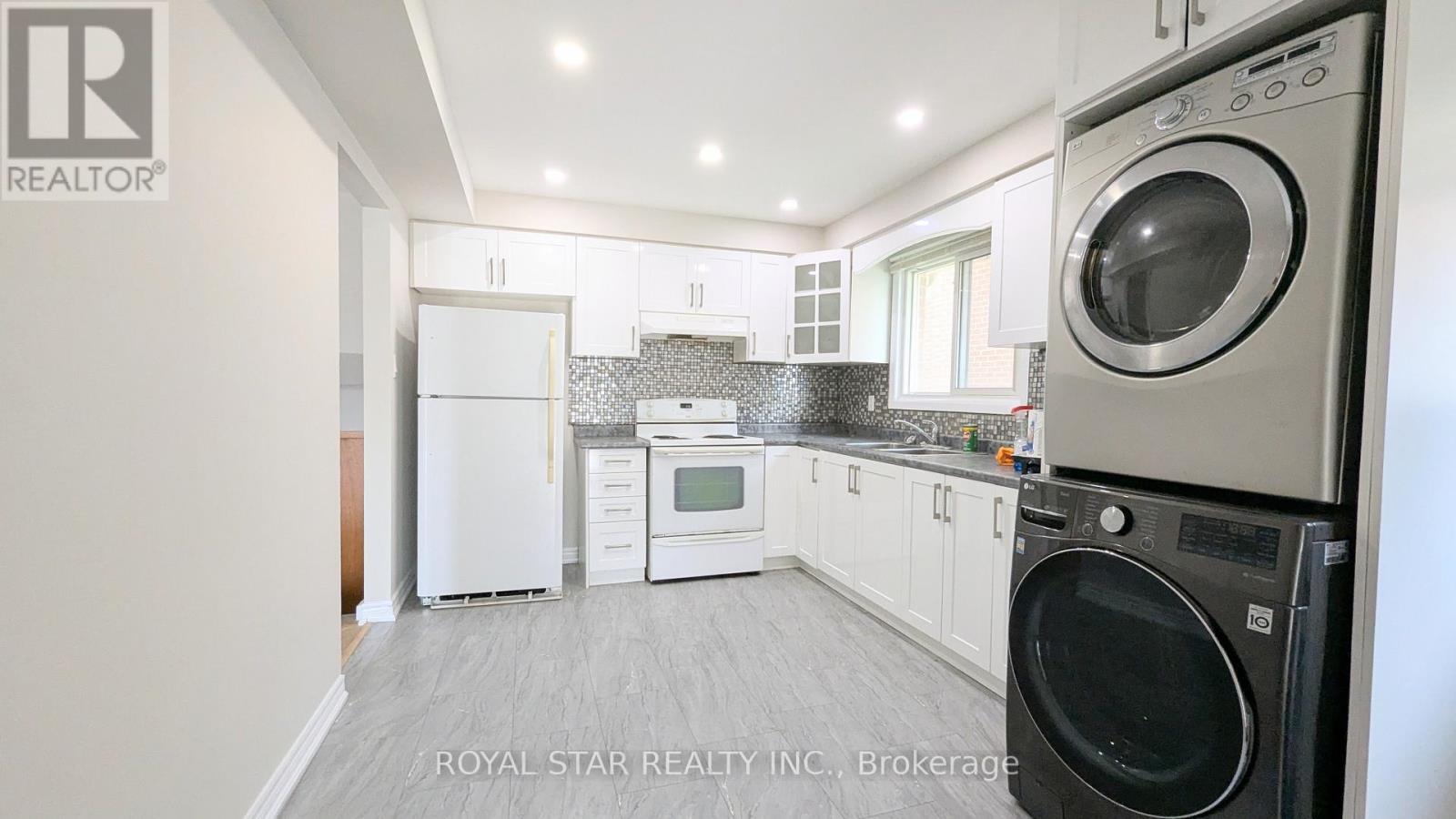 Photo 3 of 4051 Dunmow Crescent, Mississauga ON