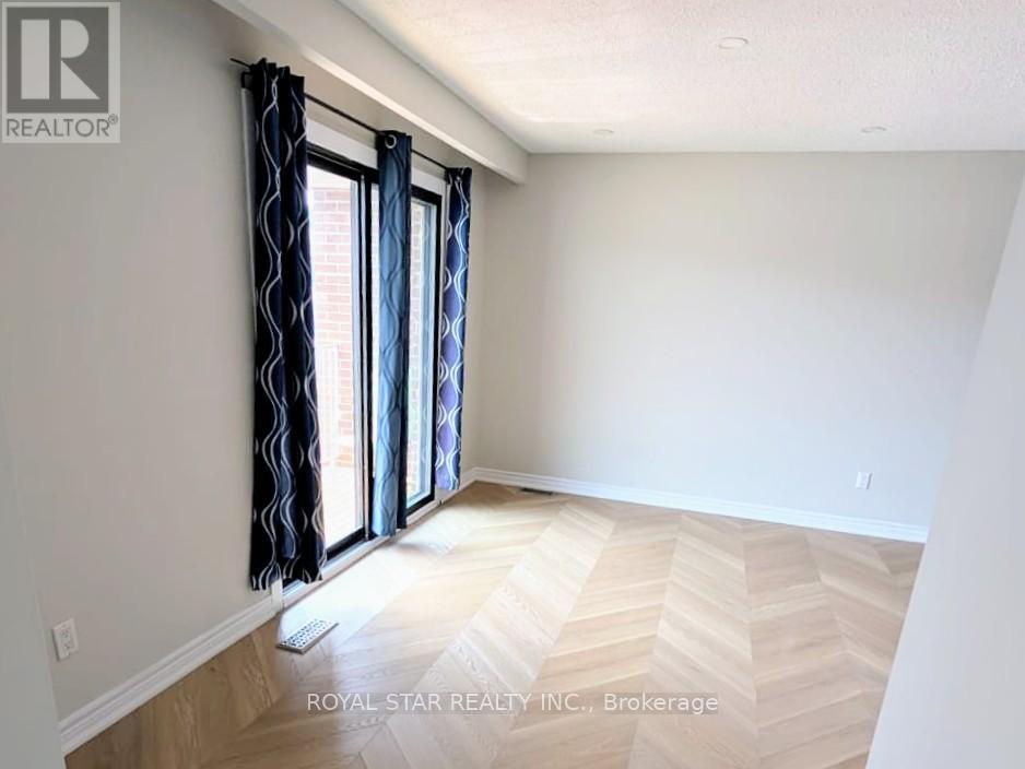 Photo 6 of 4051 Dunmow Crescent, Mississauga ON