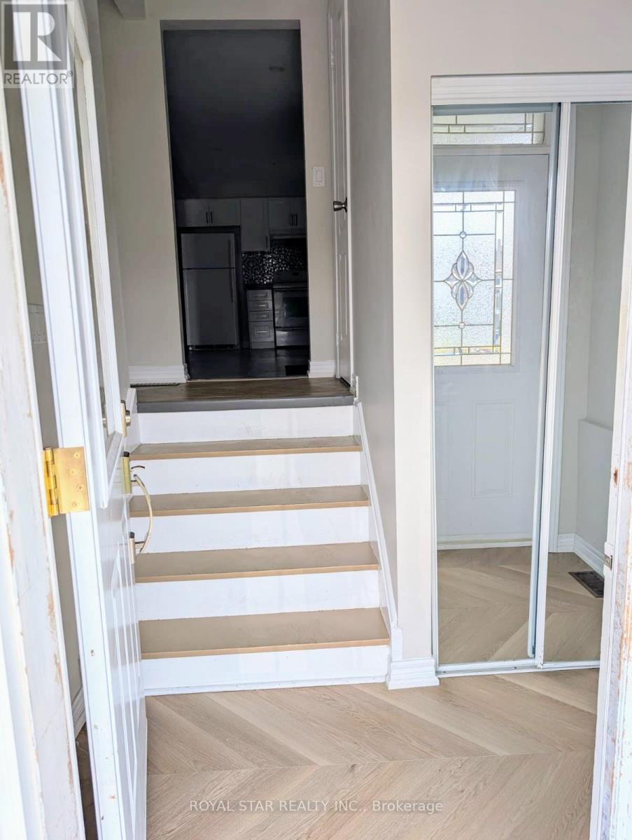 Photo 8 of 4051 Dunmow Crescent, Mississauga ON