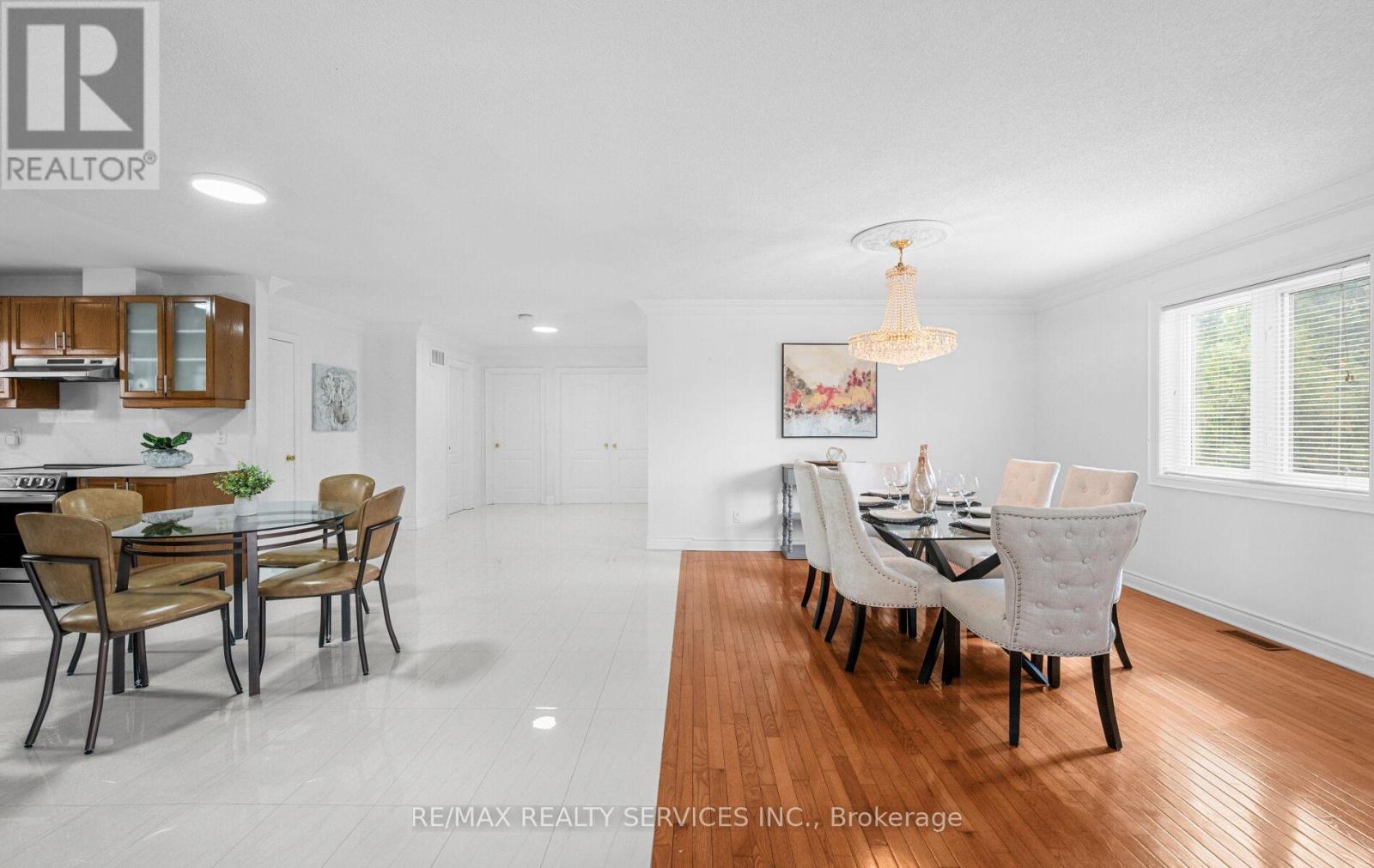Photo 11 of 47 Echoridge Drive, Brampton ON