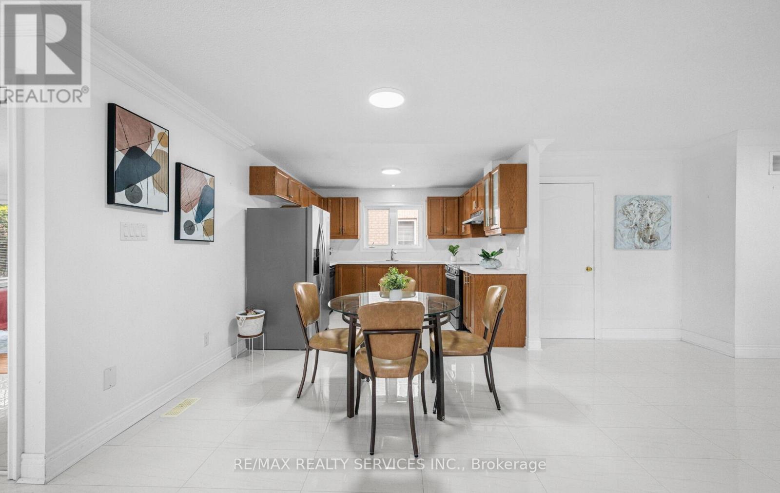 Photo 13 of 47 Echoridge Drive, Brampton ON