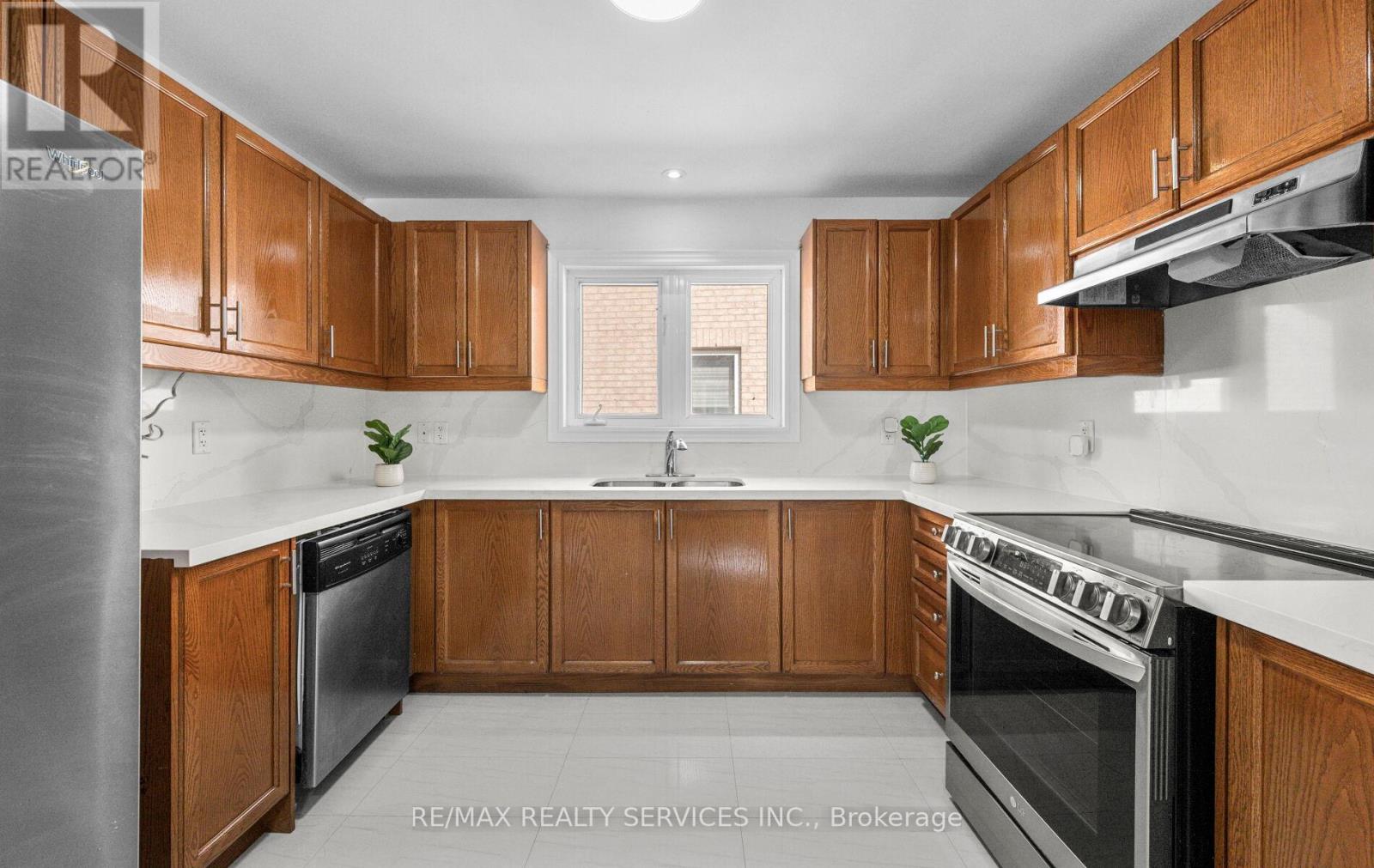 Photo 15 of 47 Echoridge Drive, Brampton ON