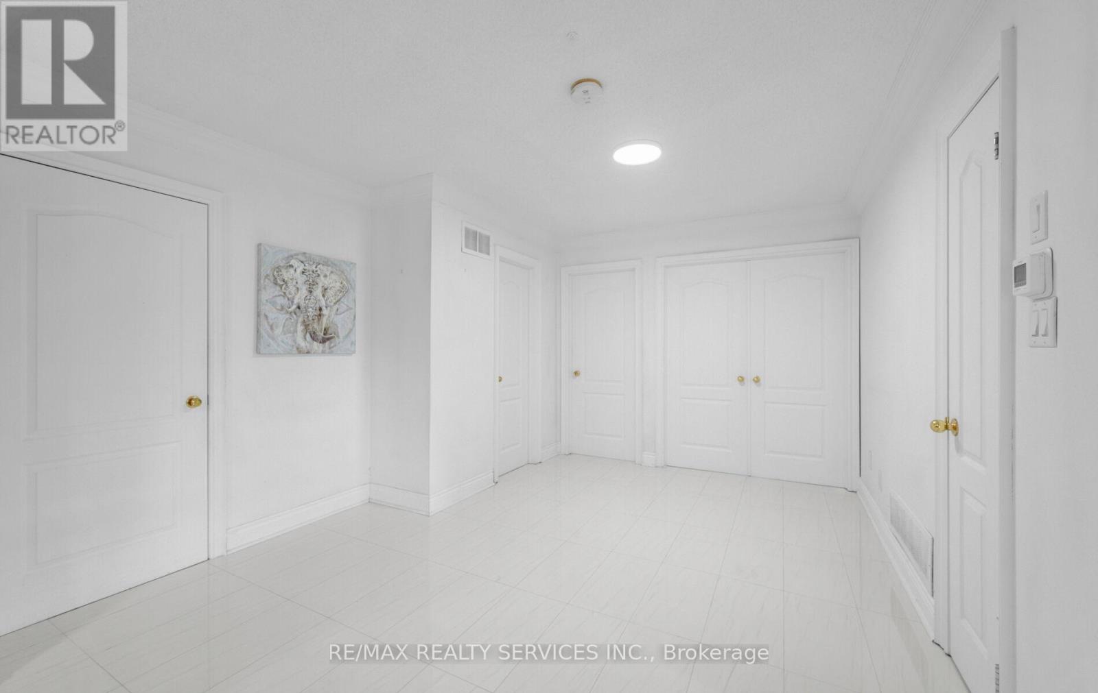 Photo 18 of 47 Echoridge Drive, Brampton ON