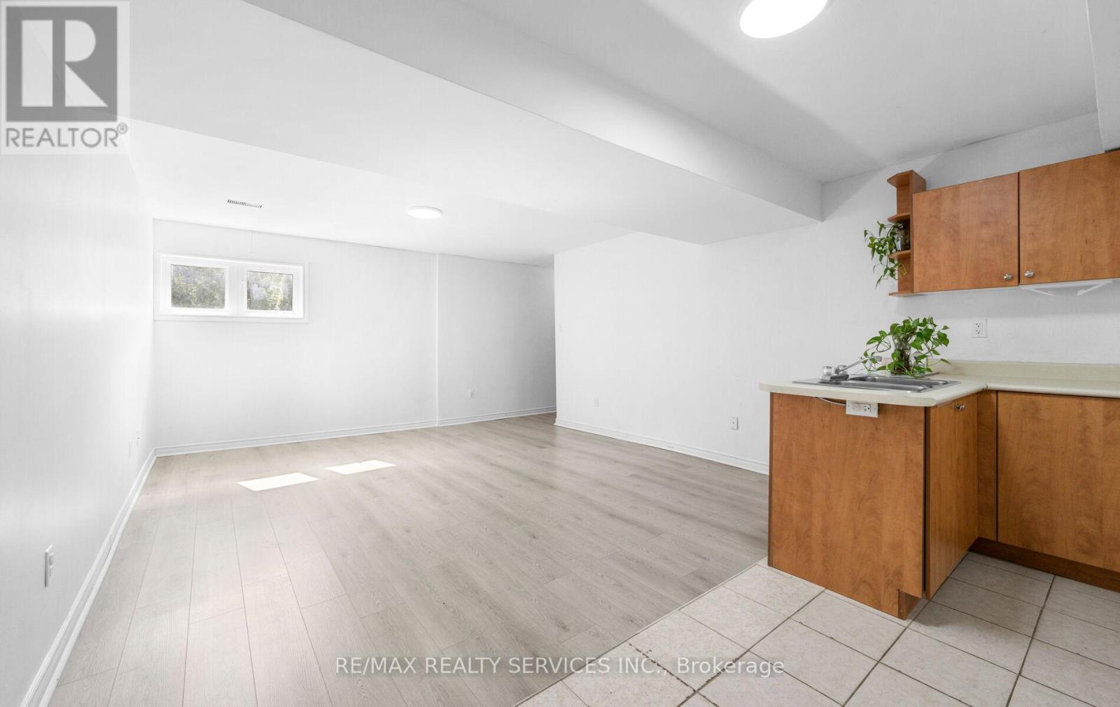 Photo 27 of 47 Echoridge Drive, Brampton ON
