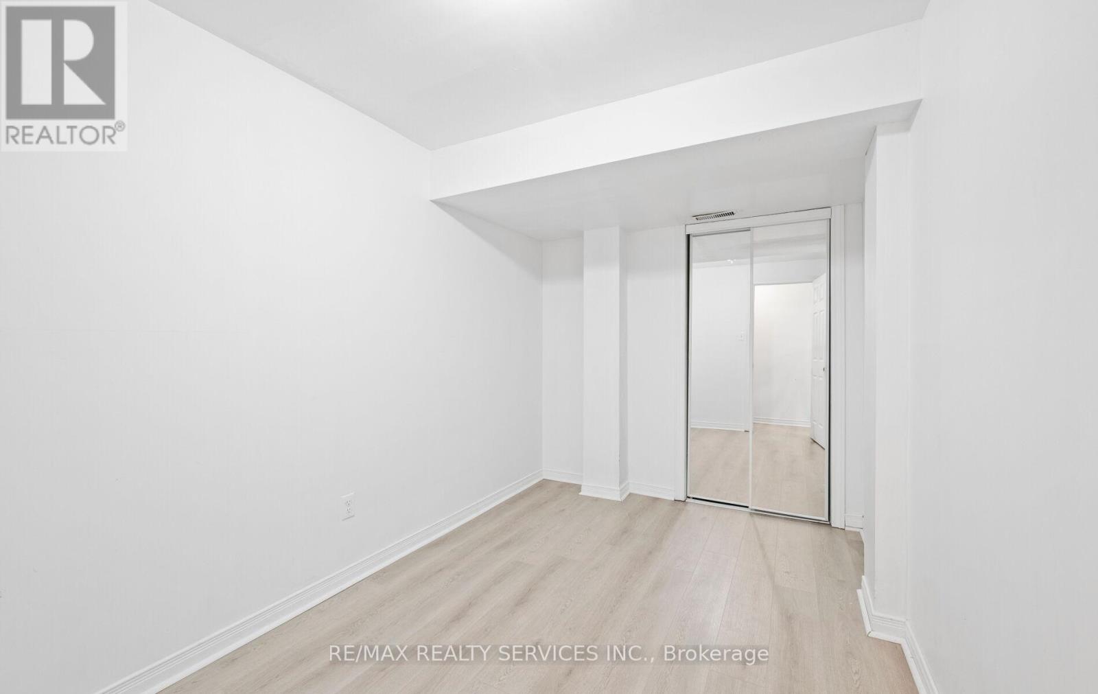 Photo 31 of 47 Echoridge Drive, Brampton ON
