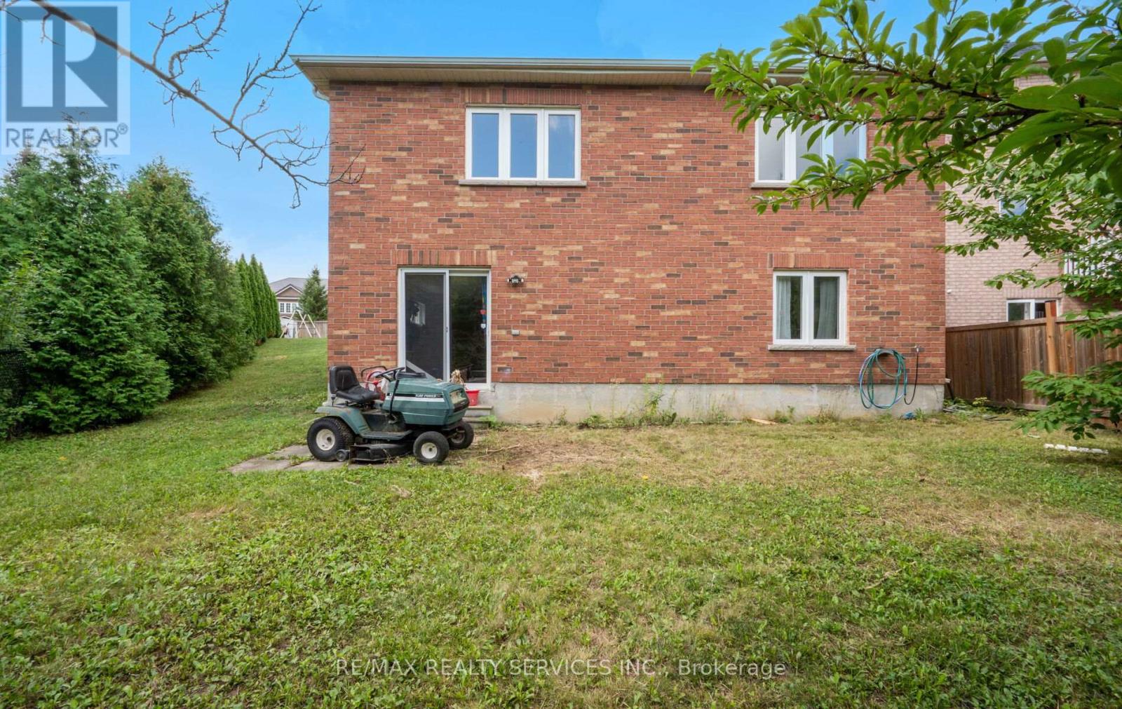 Photo 34 of 47 Echoridge Drive, Brampton ON