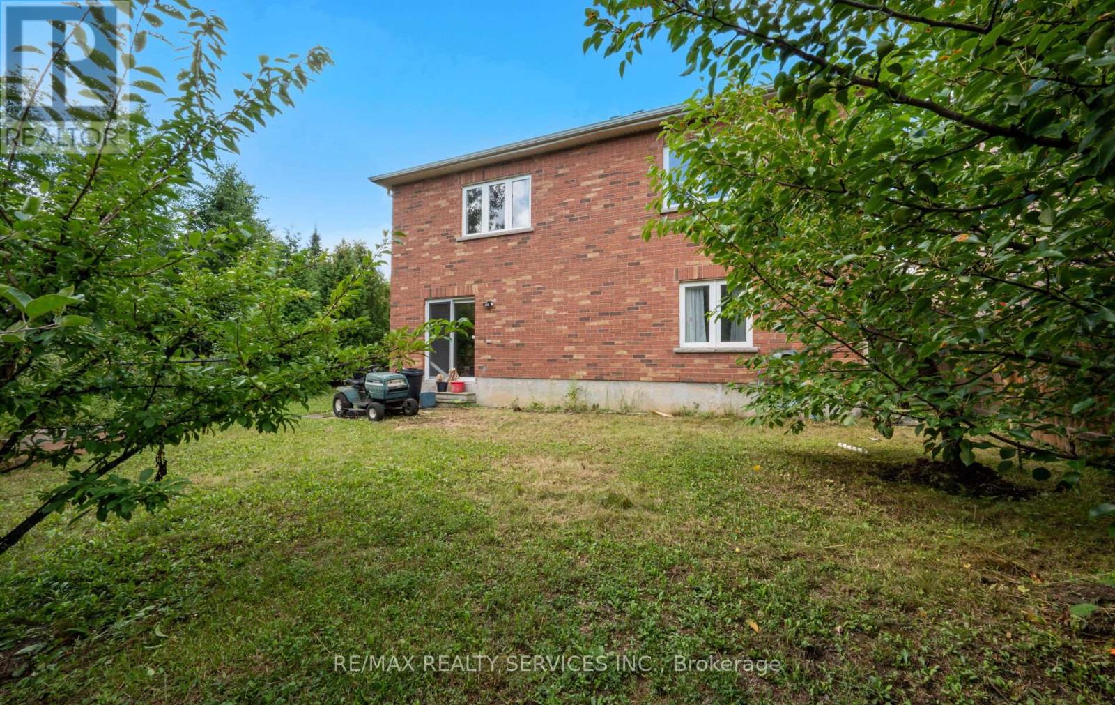 Photo 35 of 47 Echoridge Drive, Brampton ON