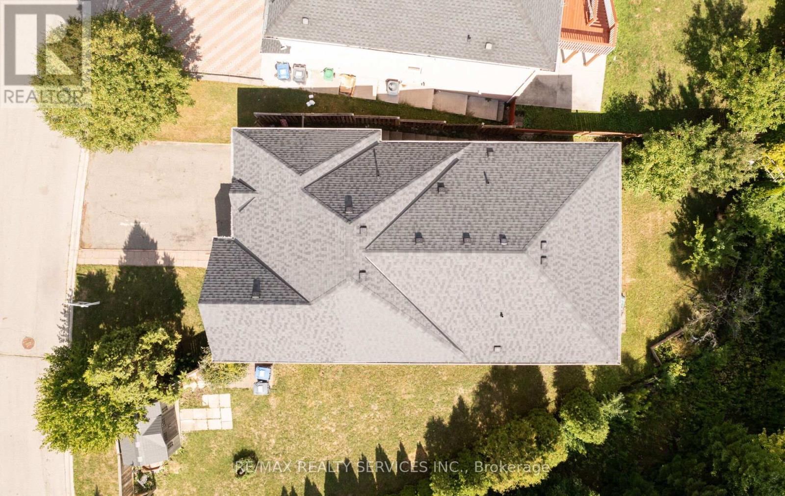 Photo 36 of 47 Echoridge Drive, Brampton ON