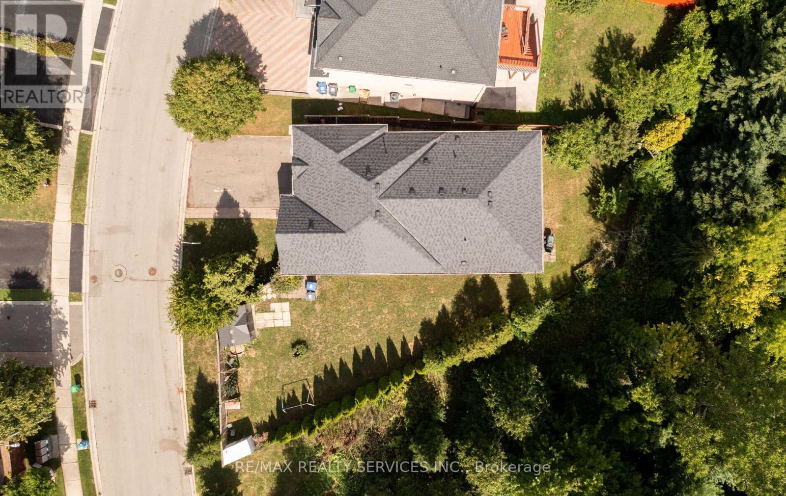Photo 37 of 47 Echoridge Drive, Brampton ON