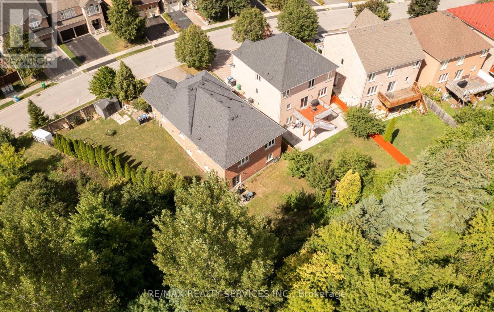 Photo 40 of 47 Echoridge Drive, Brampton ON