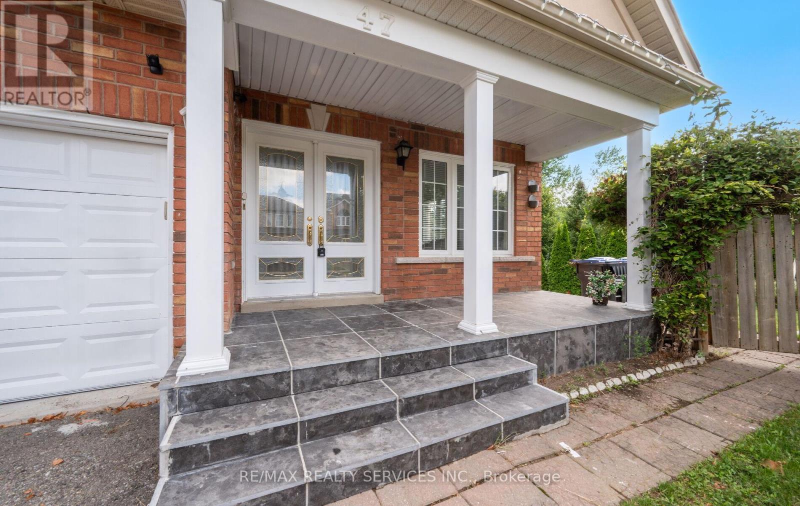 Photo 5 of 47 Echoridge Drive, Brampton ON