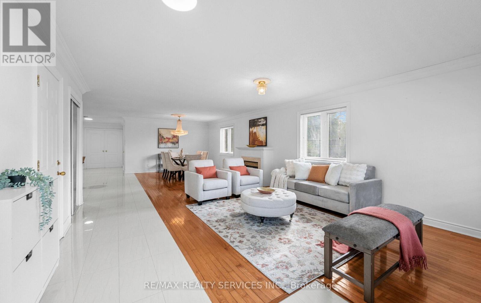 Photo 8 of 47 Echoridge Drive, Brampton ON